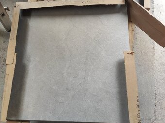 Prodám vnitřním dlažbu.barva šedá 60/60 - 4