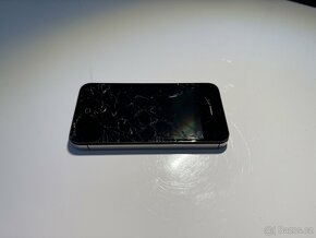 iPhone 4 CDMA 8GB, rozbity. Nema slot pro sim. - 4