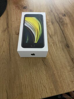 iPhone SE 2020 Black 64GB - 4
