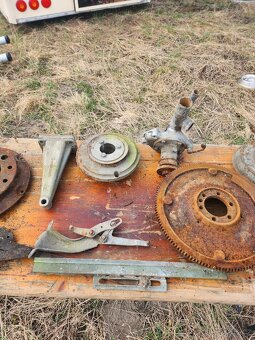 Nahradni díly na motor Mercedes w111 - 4