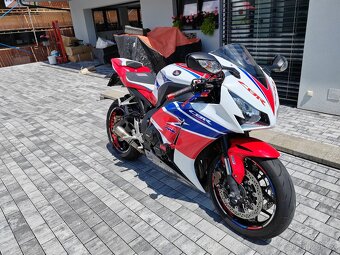 Honda cbr 1000 rr Fireblade - 4