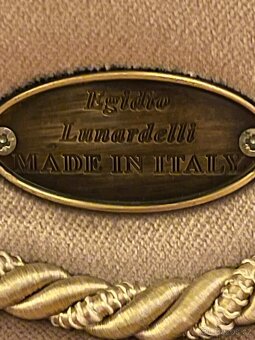 Prodává se sedací souprava obsahující gauč a dvě křesla. - 4