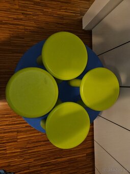 Dětský modrý stůl Mammut a 4 zelené stoličky IKEA - 4