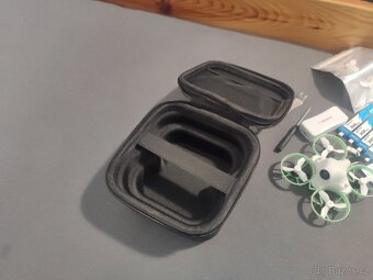 BETAFPV Dron Meteor 65 + 4 baterie + nabíječka + náhradní vr - 4