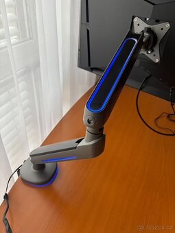 RGB stolní držák pro monitor 17" - 32" - 4