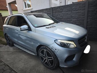 havarovaný Mercedes Benz GLE 500 e - 4
