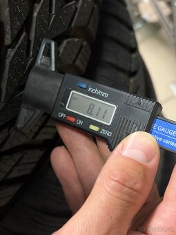 Zimní pneu Nokian 215/60/17 96H - 4