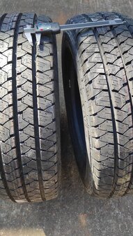 Prodám pneu 195/70R15C - 4