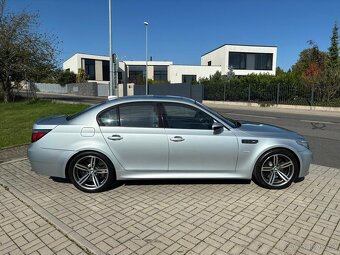 BMW e60 M5 V10 motorem po kompletní repasi - 4
