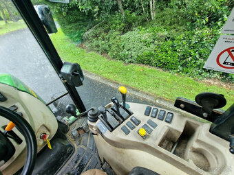 Kompaktní traktor John Deere 3720 eHydro 44hp - 4