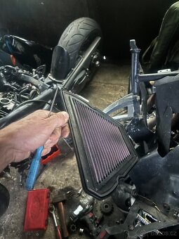 Vzduchovy filtr K&N na Triumph SpeedTriple Sprint Tiger 1050 - 4