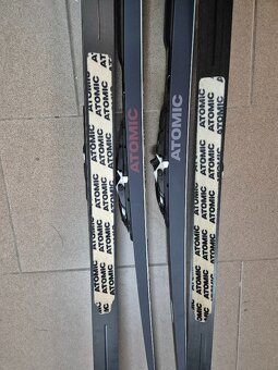 Běžky Atomic s mohérovým pásem vč. vázání - 4