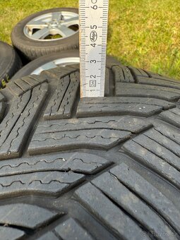 Prodám 205/60 R 16 - 4