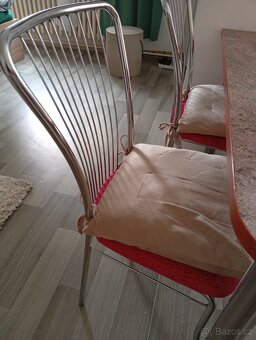 Kvalitní linka se stolem a židlemi - 4