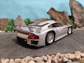 Prodám model 1:18 Porsche 911 GT1 - 4