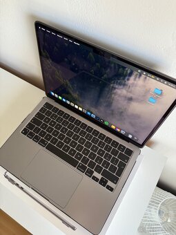 Apple MacBook Air 13,6" (2022) / M2 / 8GB / 256GB - 4