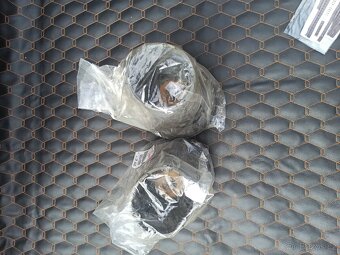 Horní uložení tlumičů OEM Lexus IS250 IS300 IS300h IS350 - 4