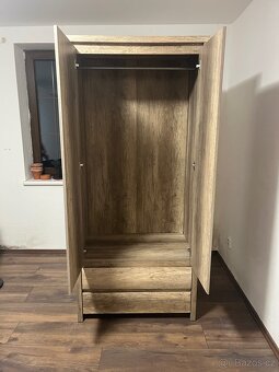 Skříň na oblečení - 4
