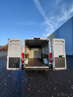 Půjčte si prostornou dodávku Fiat Ducato L4H2 - 4