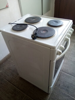 ELEKTRICKÝ SPORÁK 220/380V - 4