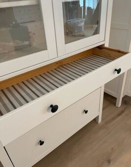 VITRÍNA IKEA HEMNES - 4