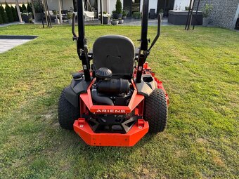 Prodám Zahradní traktor ,profi sekačka Ariens Zenith 60 R - 4
