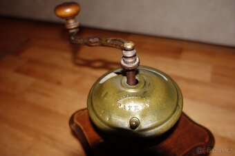 Starožitný mlýnek na kávu Leinbrock’s Patent – květinový - 4