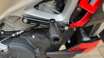 Aprilia Tuono V4 Factory 2022 - 4