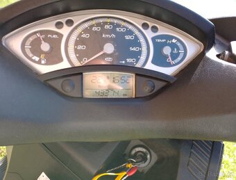 Yamaha Xmax 250 - 4