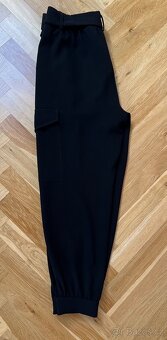 ZARA – nové stylové černé kapsáče | pásek v ceně - 4