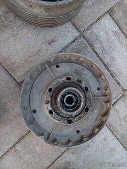 Jawa kyvacka - brzdovy štít, stred kola - 4