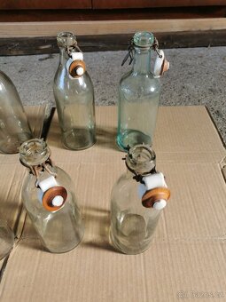 Staré skleněné láhve s porcelánovým uzávěrem, 13 ks - 4