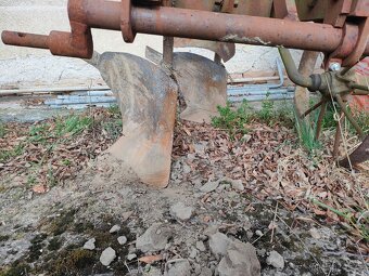 Dvouradličný pluh PN 252 - 4