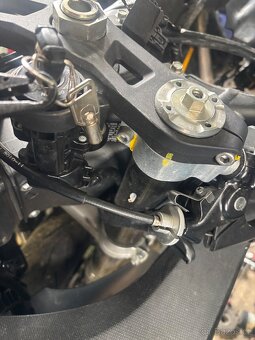 Vidlice a centralni tlumic Ohlins na Kawasaki Zx10R 11-15 - 4