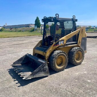 SMYKOVÝ NAKLADAČ CATERPILAR CAT 216 B - 4