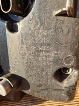 Prodam prave zadne svetlo na LR range rover l322 - 4