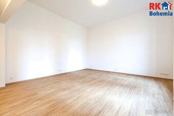 Pronájem nově zrekonstruovaného bytu 1+kk o výměře 51 m2 v Č - 4