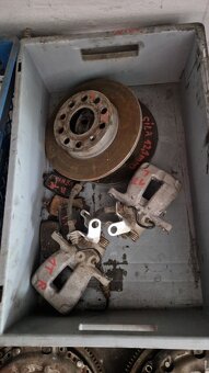 vw touran 1T1-1T2 fac, 5. dveře top stav, stěna s chladiči - 4