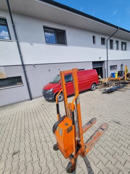 VYSOKOZDVIŽNÝ ELEKTRICKÝ VOZÍK - 4