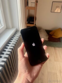 iPhone SE 2020 - 4