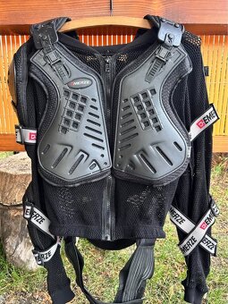 Chránič těla Emerze EM7 černý-velikost S - 4
