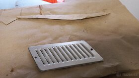 Trabant 601, mřížky C sloupku, použité - 4