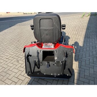 Traktor SECO Starjet P3 - 4