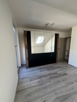 ŠATNÍ SKŘÍŇ (PERFEKTNÍ STAV) - 4