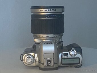 Pentax MZ-50 + objektiv Pentax SMC FA 28–200mm f/3,8–5,6 - 4
