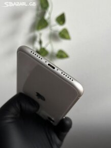 iPhone 11 256GB bílý - 100% baterie - 4