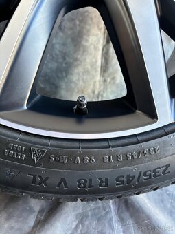 Zimní sada Volvo S60/V60 235/45R18 98V XL 99% - 4