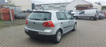 Volkswagen Golf 5 benzin 1,4 pouze 112 000 KM. - 4