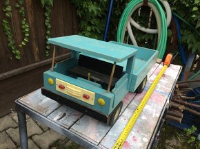 Straré dřevěné auto - 4