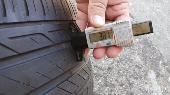 2ks letni pneu Bridgestone 225/45-17 okolo 4mm - 4